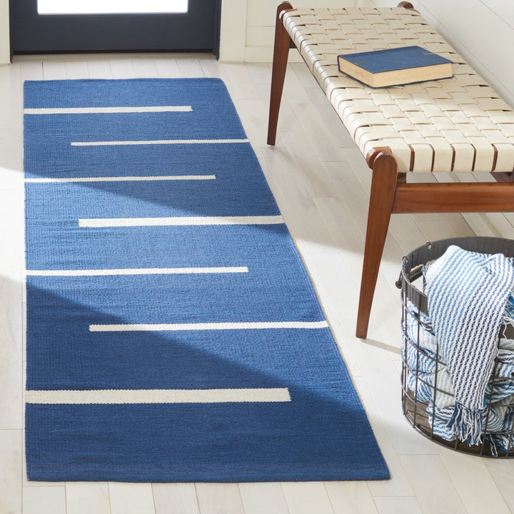 SAFAVIEH Montauk MTK311N Handwoven Navy / Ivory Rug Image 2