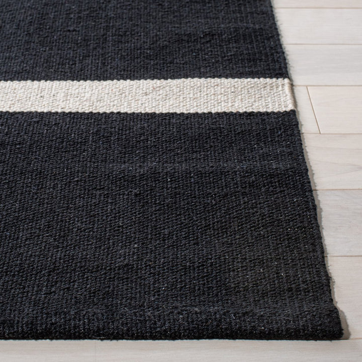 SAFAVIEH Montauk MTK311Z Handwoven Black / Ivory Rug Image 6