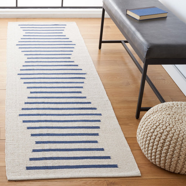 SAFAVIEH Montauk MTK313M Handwoven Ivory / Navy Rug Image 3