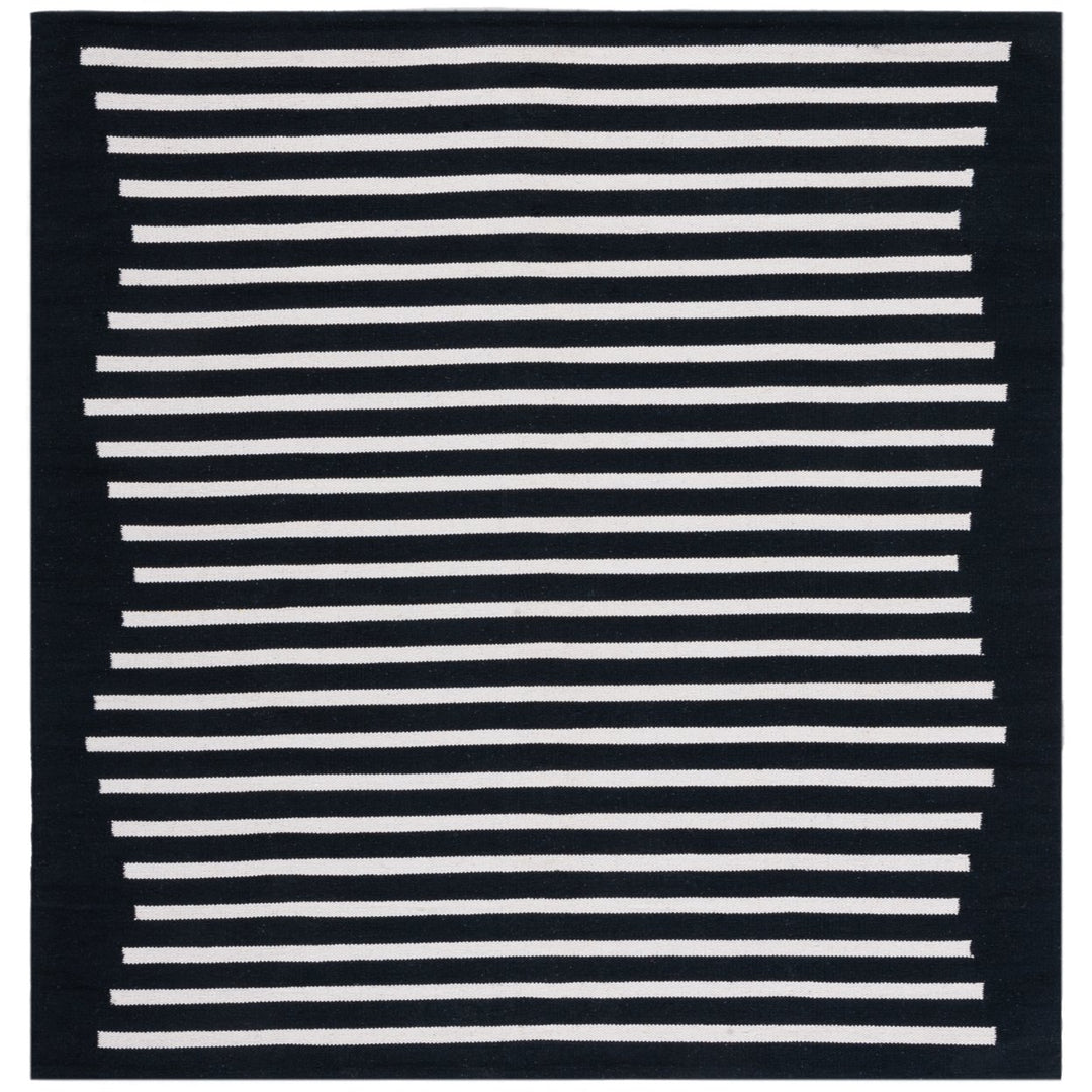 SAFAVIEH Montauk MTK313Z Handwoven Black / Ivory Rug Image 1