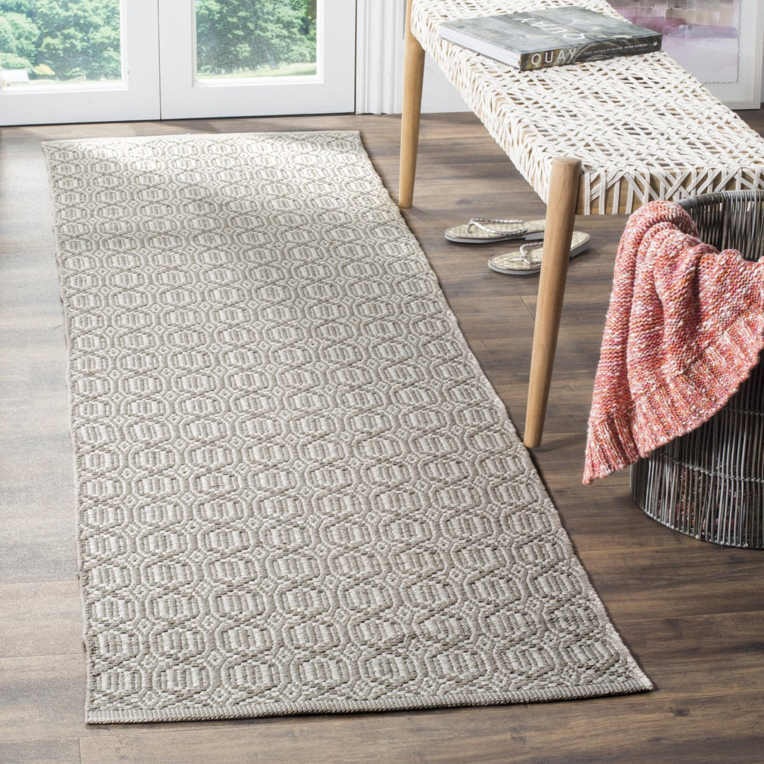 SAFAVIEH Montauk MTK333A Handwoven Ivory / Grey Rug Image 10