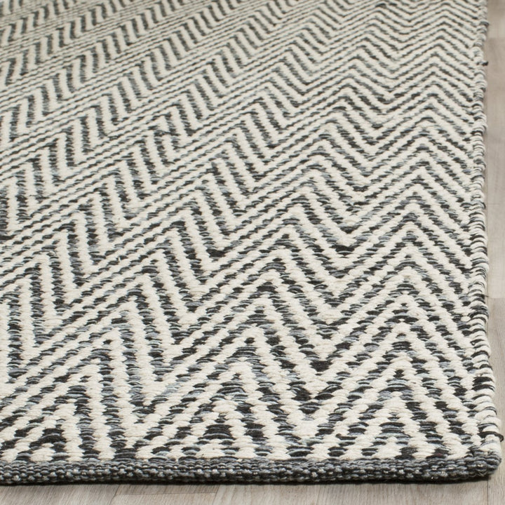 SAFAVIEH Montauk MTK411A Handwoven Ivory / Dark Grey Rug Image 4