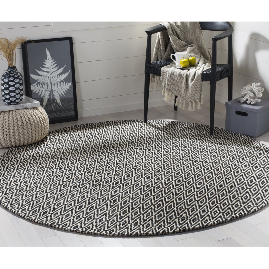 SAFAVIEH Montauk MTK414A Handwoven Ivory / Dark Grey Rug Image 2