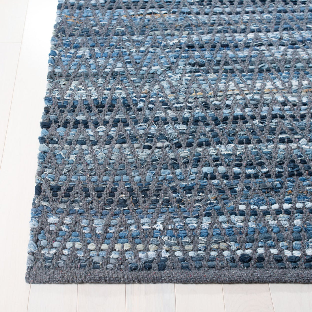 SAFAVIEH Montauk Collection MTK415L Handwoven Blue Rug Image 4