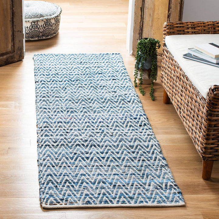 SAFAVIEH Montauk Collection MTK423L Handwoven Blue Rug Image 2