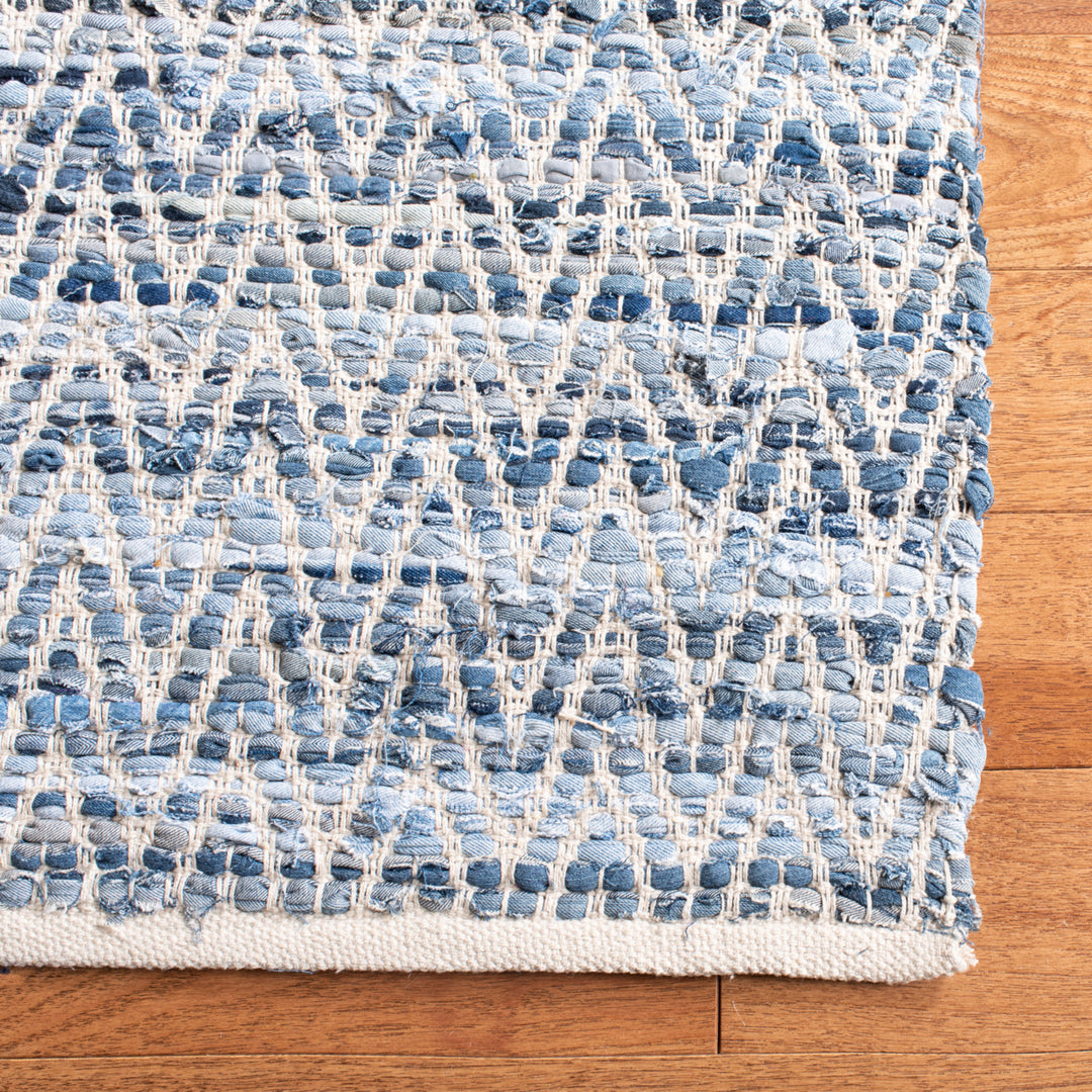 SAFAVIEH Montauk Collection MTK423L Handwoven Blue Rug Image 4