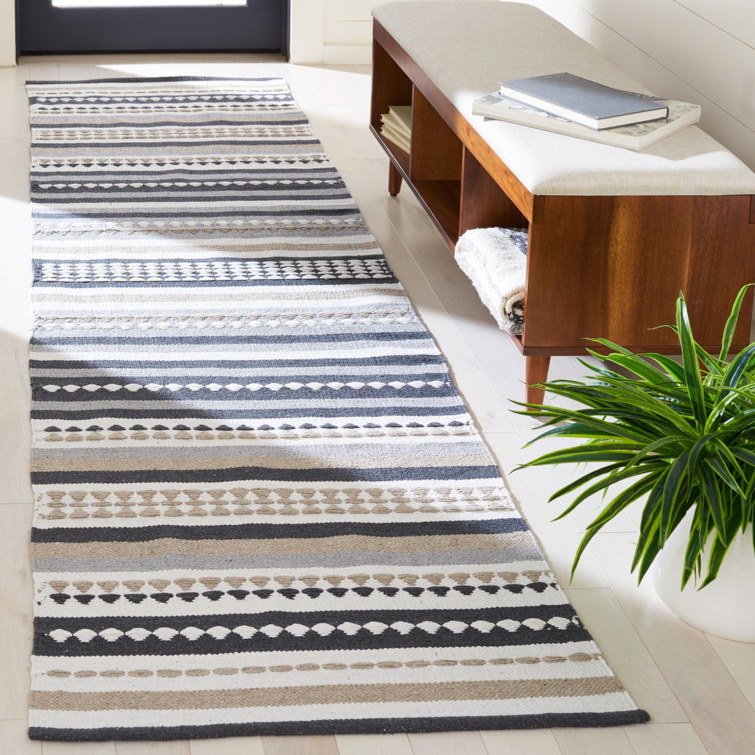 SAFAVIEH Montauk MTK451F Handwoven Grey / Ivory Rug Image 3