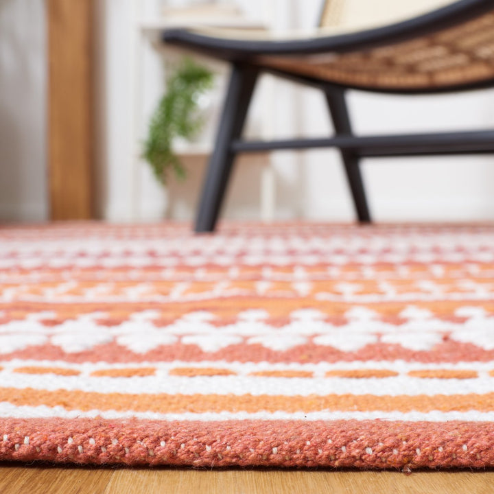 SAFAVIEH Montauk MTK451P Handwoven Orange / Ivory Rug Image 8