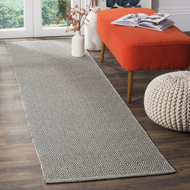 SAFAVIEH Montauk MTK515C Handwoven Ivory / Grey Rug Image 3