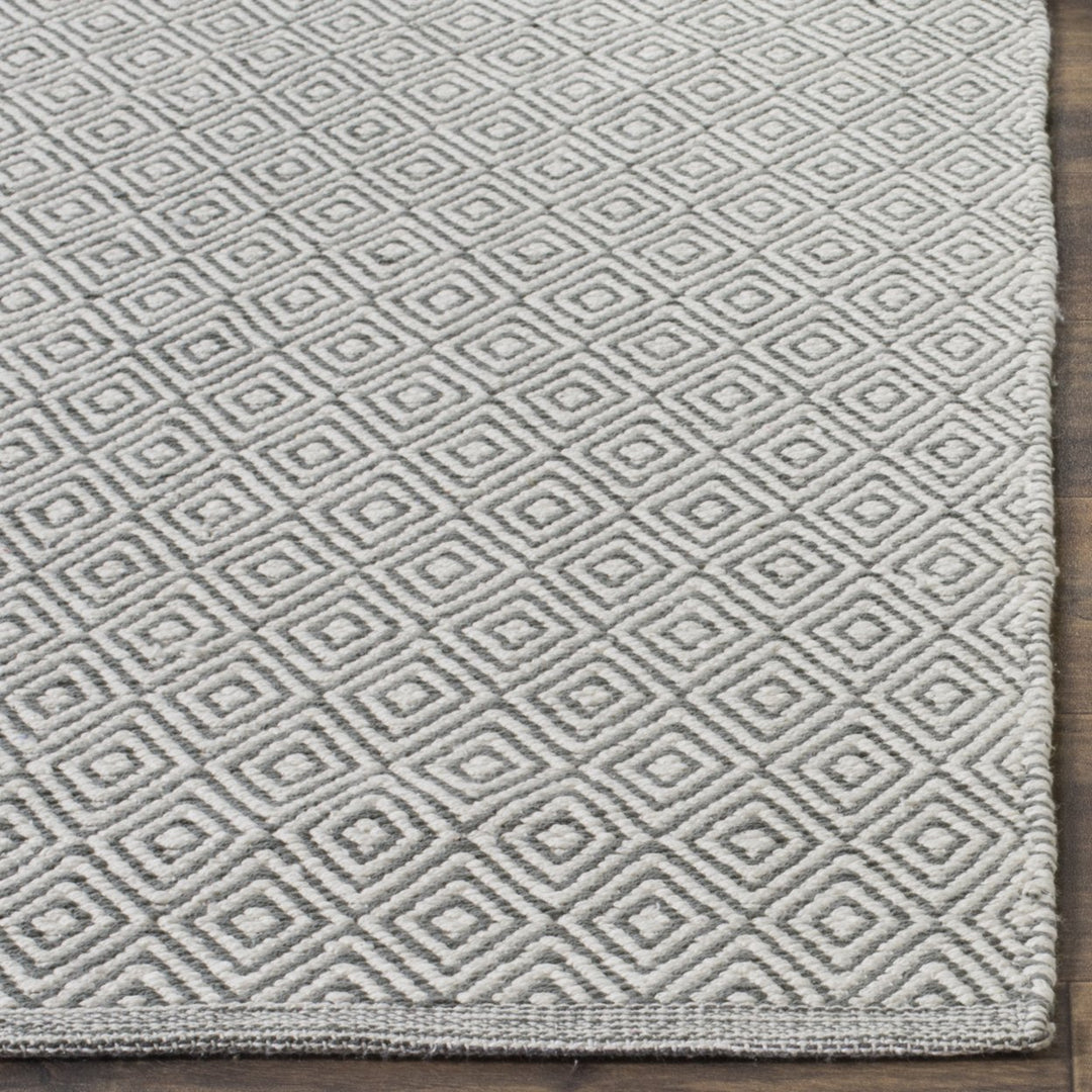 SAFAVIEH Montauk MTK515C Handwoven Ivory / Grey Rug Image 7