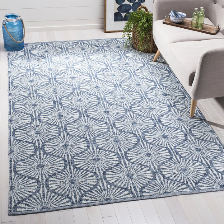 SAFAVIEH Montauk MTK606C Handwoven Navy / Ivory Rug Image 1