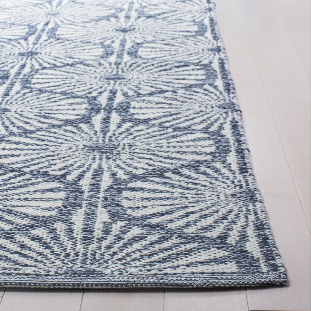 SAFAVIEH Montauk MTK606C Handwoven Navy / Ivory Rug Image 3