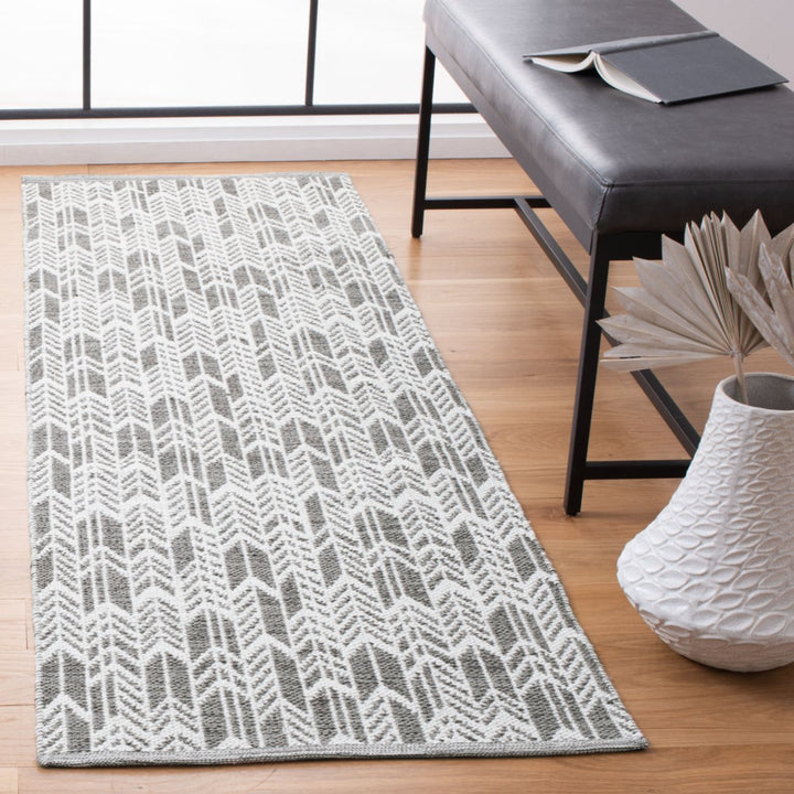 SAFAVIEH Montauk MTK609J Handwoven Charcoal / Ivory Rug Image 2