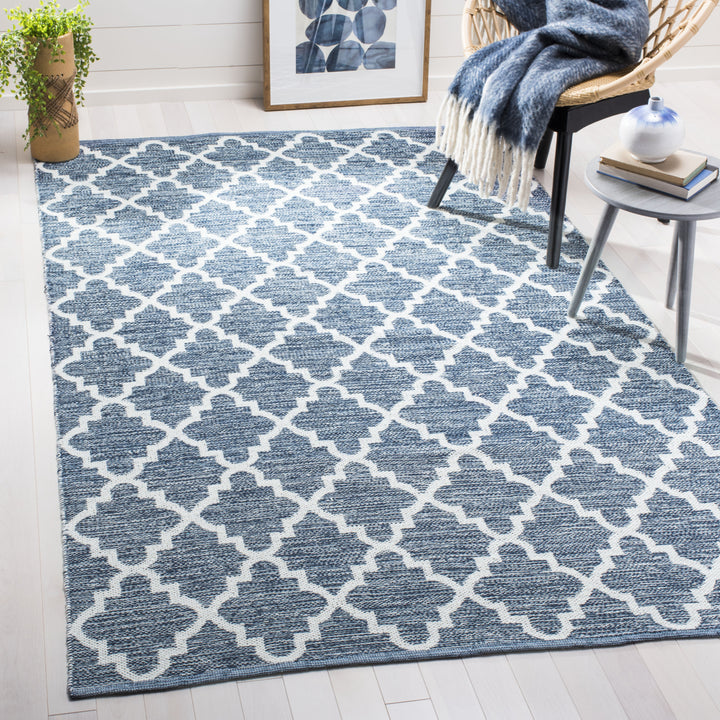 SAFAVIEH Montauk MTK611C Handwoven Navy / Ivory Rug Image 1