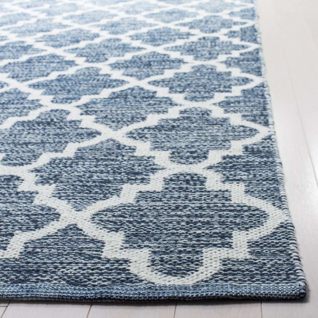 SAFAVIEH Montauk MTK611C Handwoven Navy / Ivory Rug Image 3