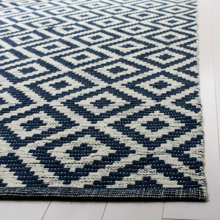 SAFAVIEH Montauk MTK613C Handwoven Navy / Ivory Rug Image 4