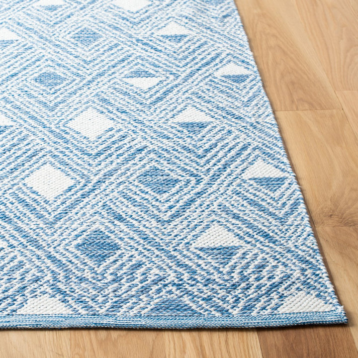 SAFAVIEH Montauk MTK614B Handwoven Blue / Ivory Rug Image 4