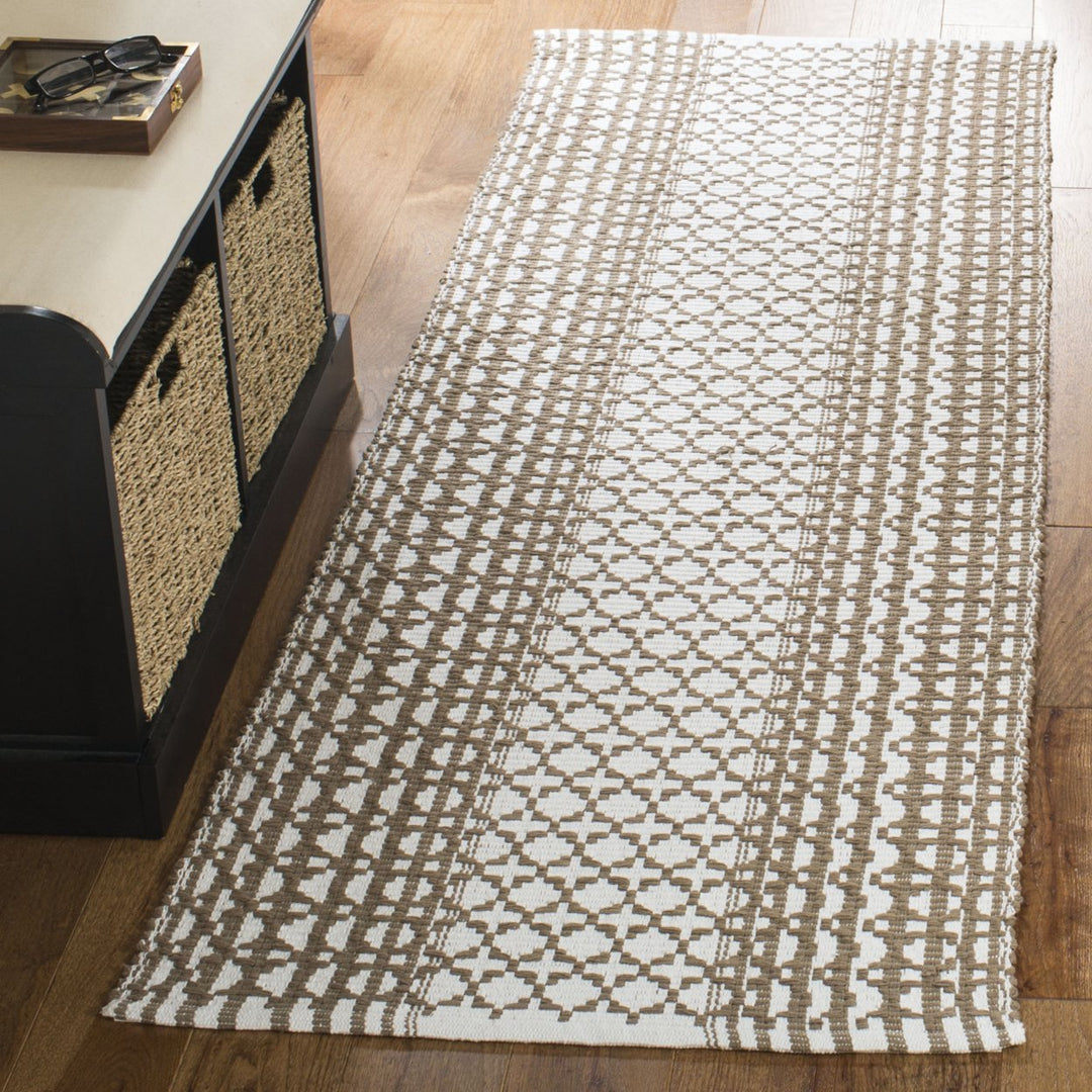 SAFAVIEH Montauk MTK617E Handwoven Taupe / Ivory Rug Image 2