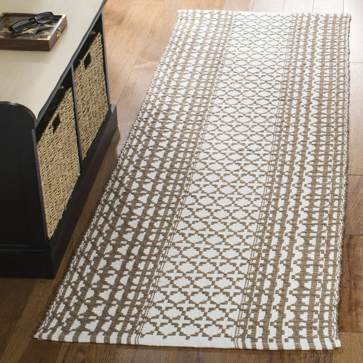 SAFAVIEH Montauk MTK617E Handwoven Taupe / Ivory Rug Image 2