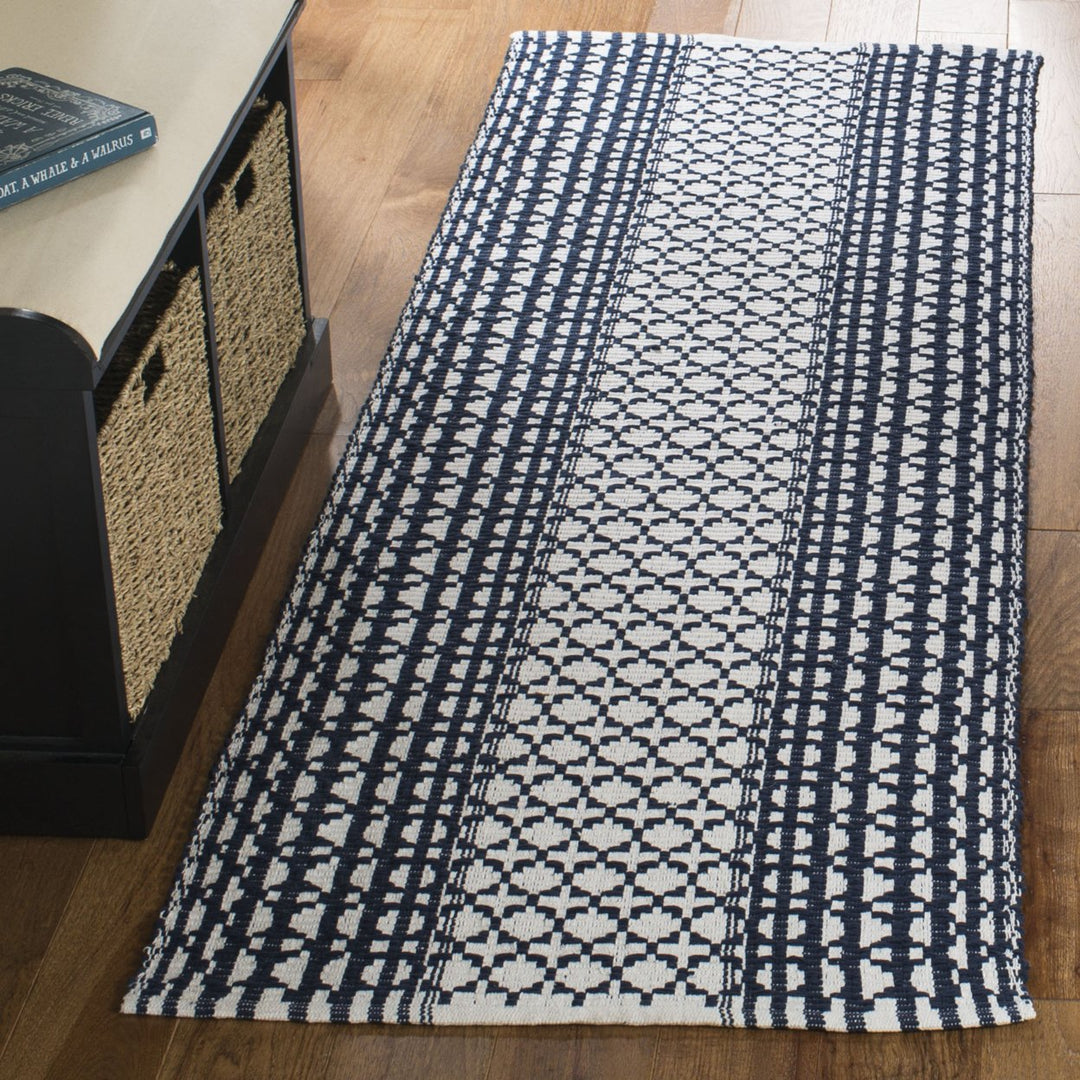 SAFAVIEH Montauk MTK617N Handwoven Navy / Ivory Rug Image 2