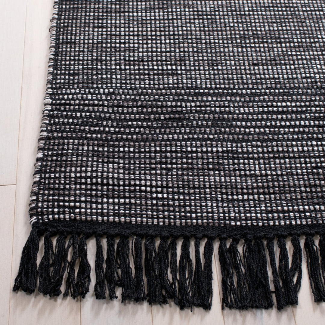 SAFAVIEH Montauk MTK620H Handwoven Charcoal / Black Rug Image 7