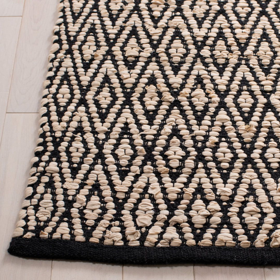 SAFAVIEH Montauk MTK621B Handwoven Beige / Black Rug Image 7