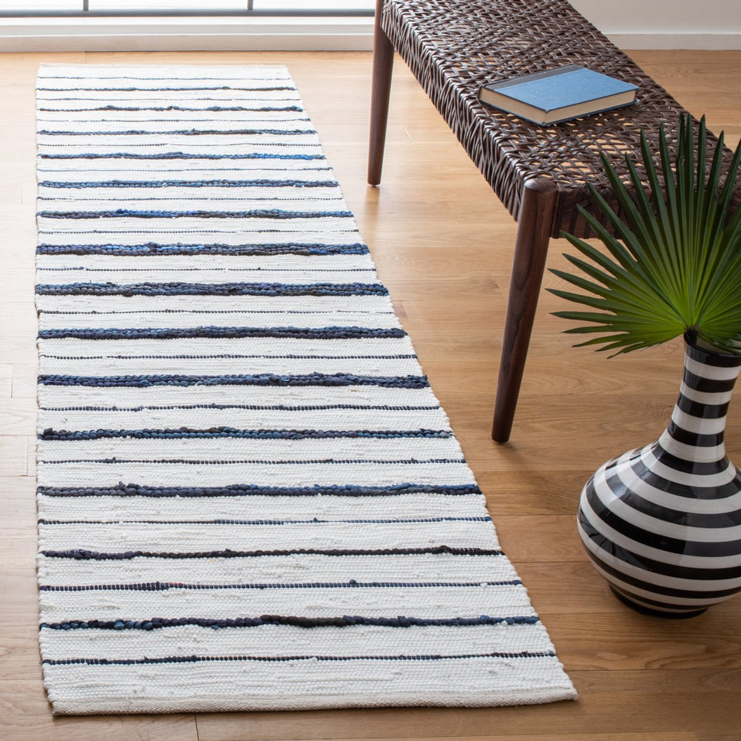 SAFAVIEH Montauk MTK623N Handwoven Navy / Ivory Rug Image 9