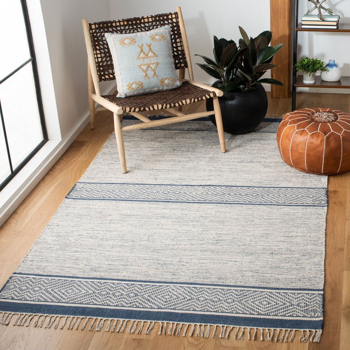 SAFAVIEH Montauk MTK651N Handmade Ivory / Navy Rug Image 1