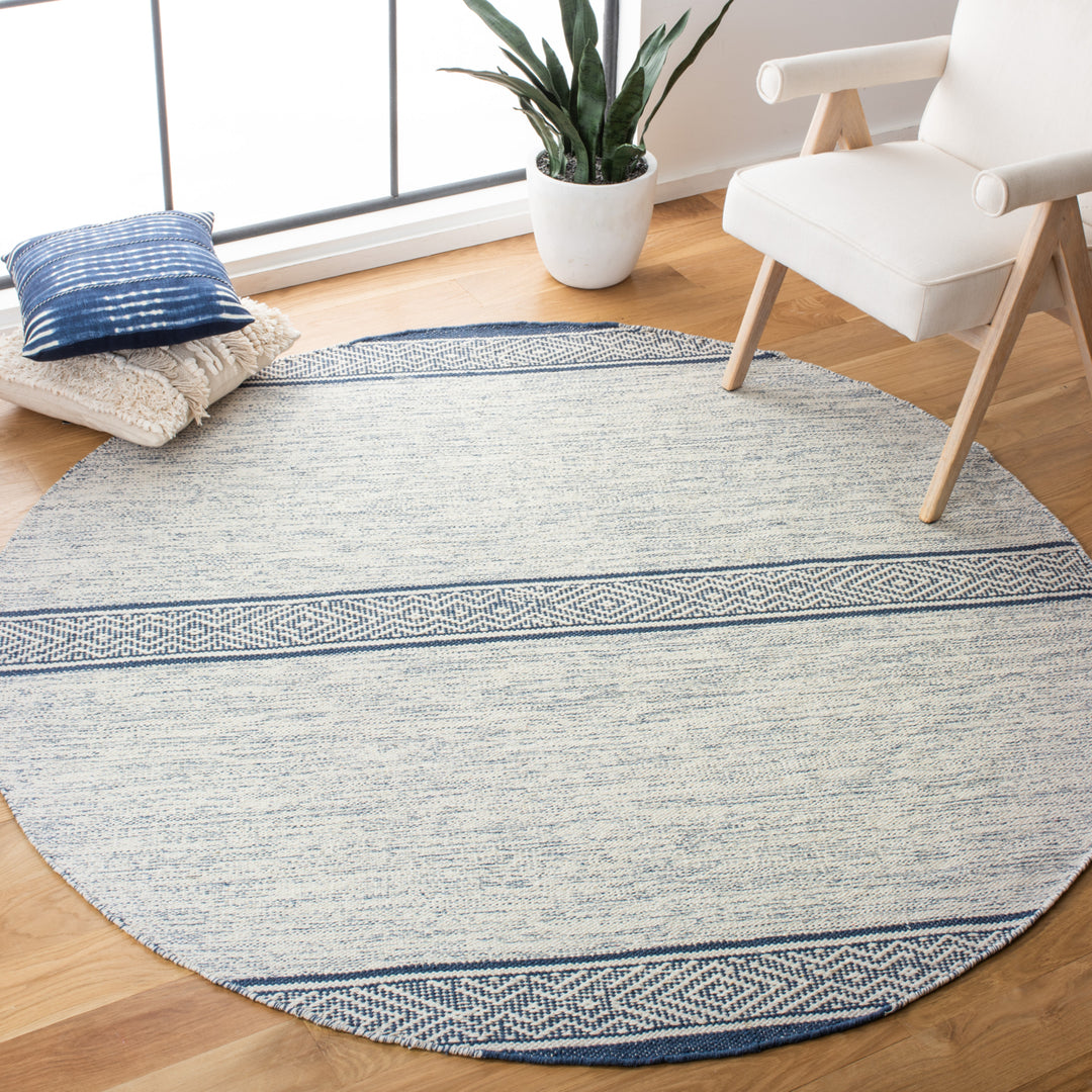 SAFAVIEH Montauk MTK651N Handmade Ivory / Navy Rug Image 3