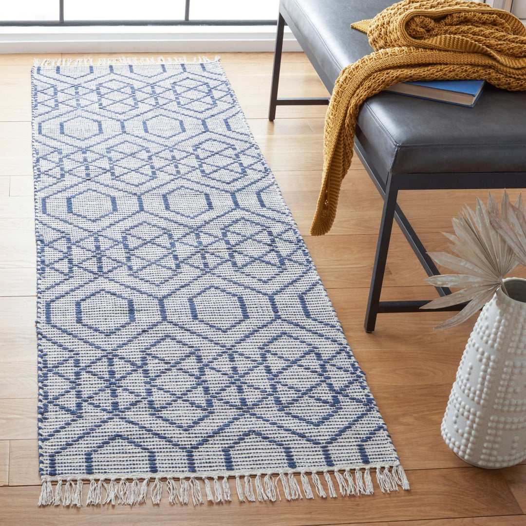 SAFAVIEH Montauk MTK652N Handmade Navy / Beige Rug Image 3