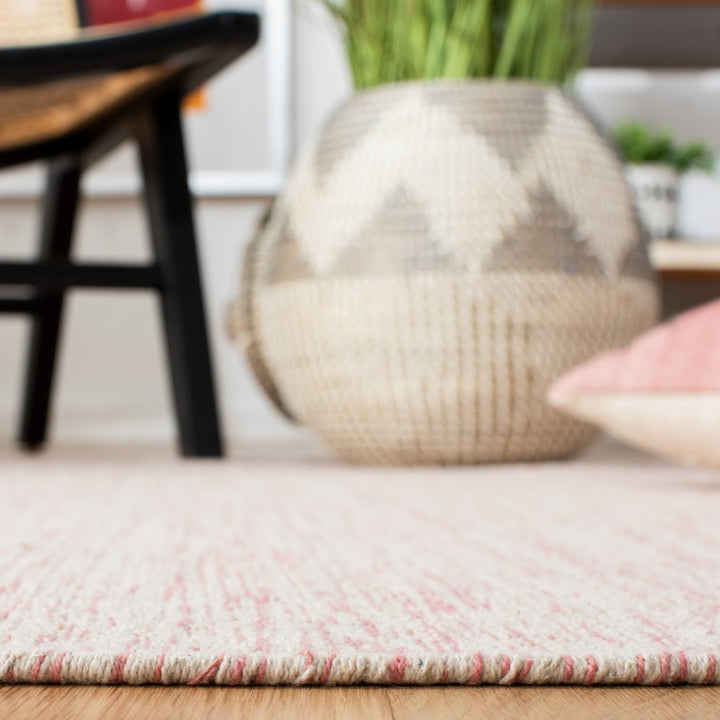 SAFAVIEH Montauk MTK653U Handmade Pink / Beige Rug Image 7