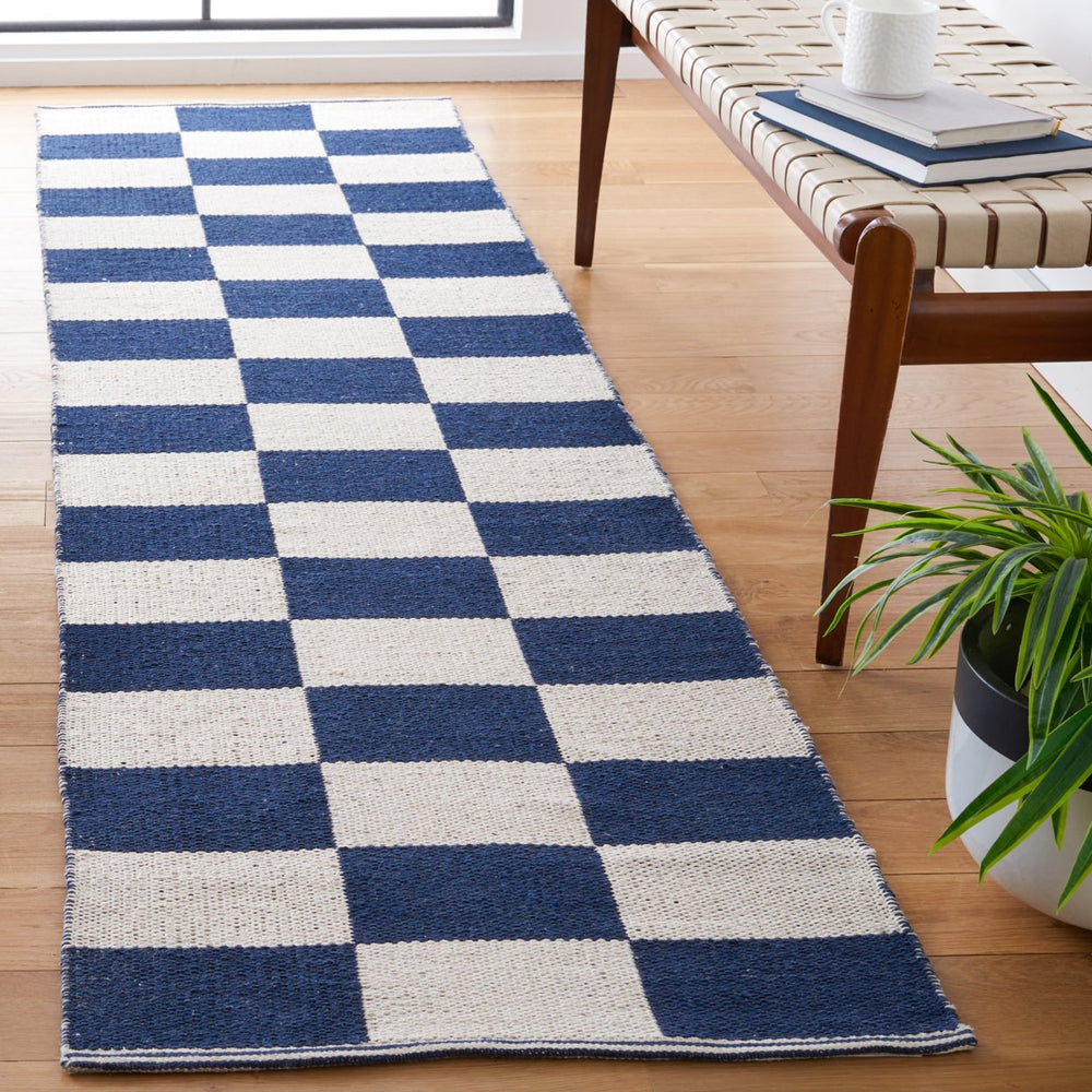 SAFAVIEH Montauk MTK705N Handwoven Navy / Ivory Rug Image 2