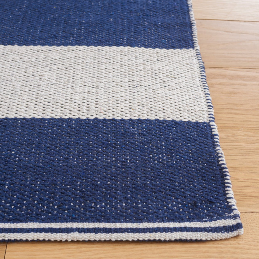 SAFAVIEH Montauk MTK705N Handwoven Navy / Ivory Rug Image 4