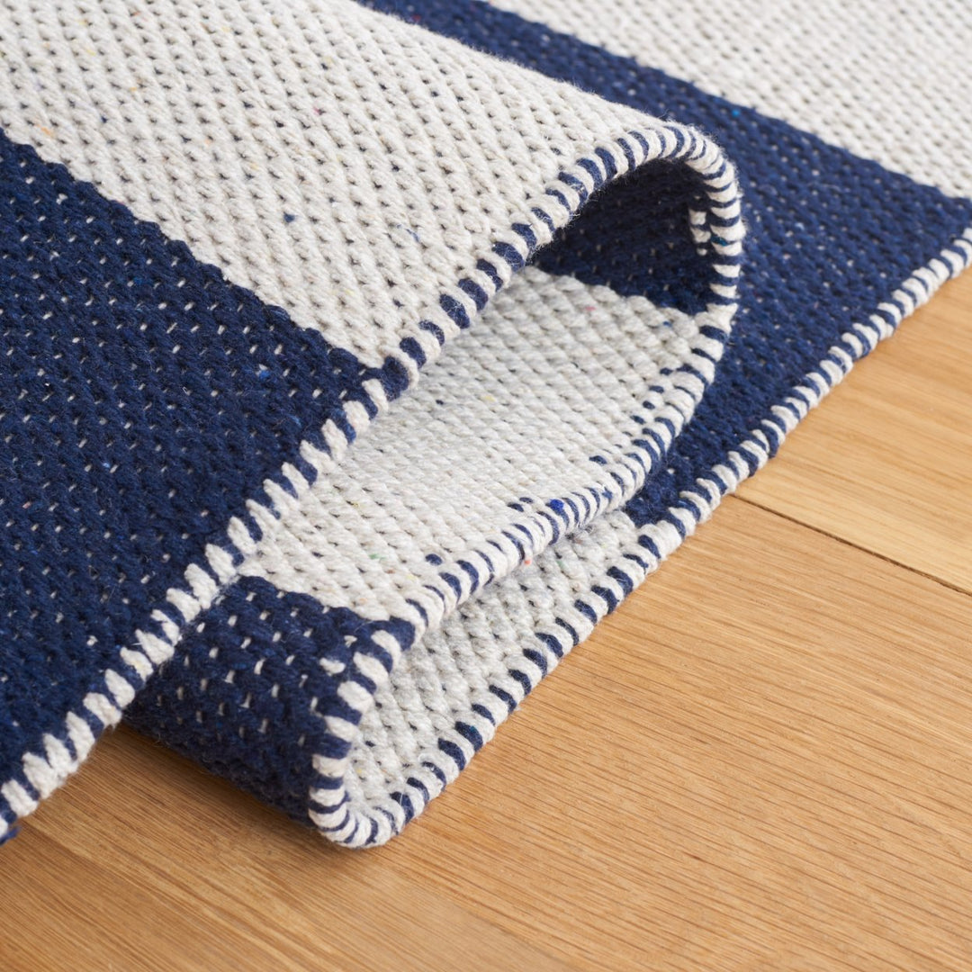 SAFAVIEH Montauk MTK705N Handwoven Navy / Ivory Rug Image 6