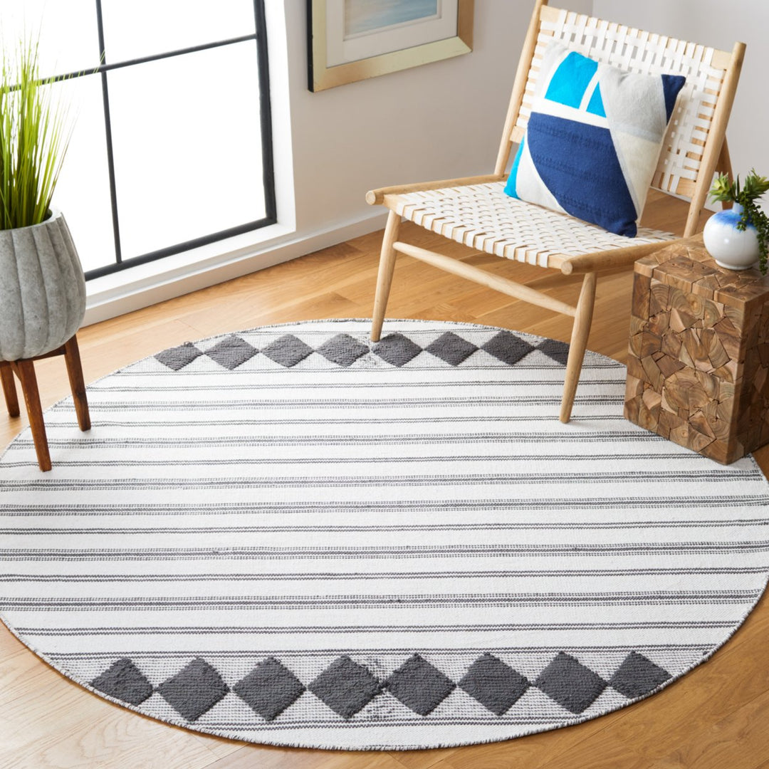 SAFAVIEH Montauk MTK708H Handwoven Dark Grey / Ivory Rug Image 2