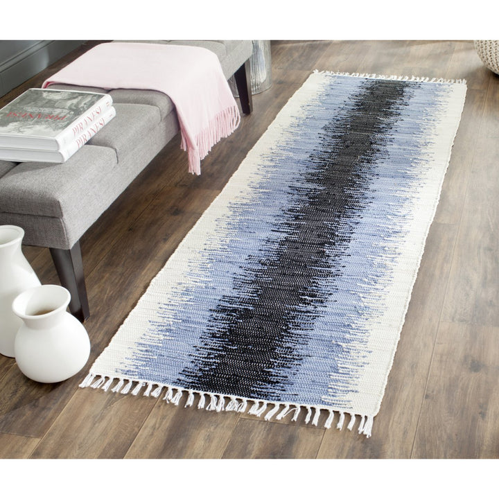 SAFAVIEH Montauk MTK710A Handwoven Grey / Black Rug Image 3