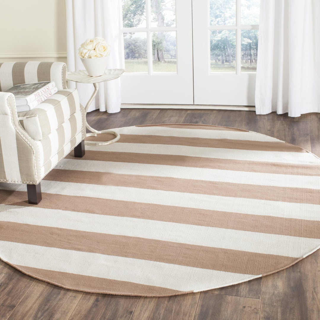 SAFAVIEH Montauk MTK712M Handwoven Sand / Ivory Rug Image 2