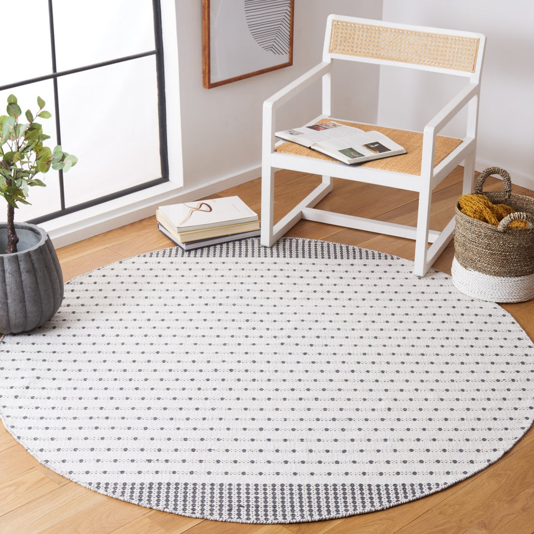 SAFAVIEH Montauk MTK714F Handwoven Grey / Ivory Rug Image 2