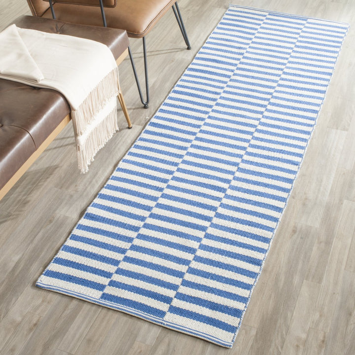 SAFAVIEH Montauk MTK715C Handwoven Ivory / Blue Rug Image 2