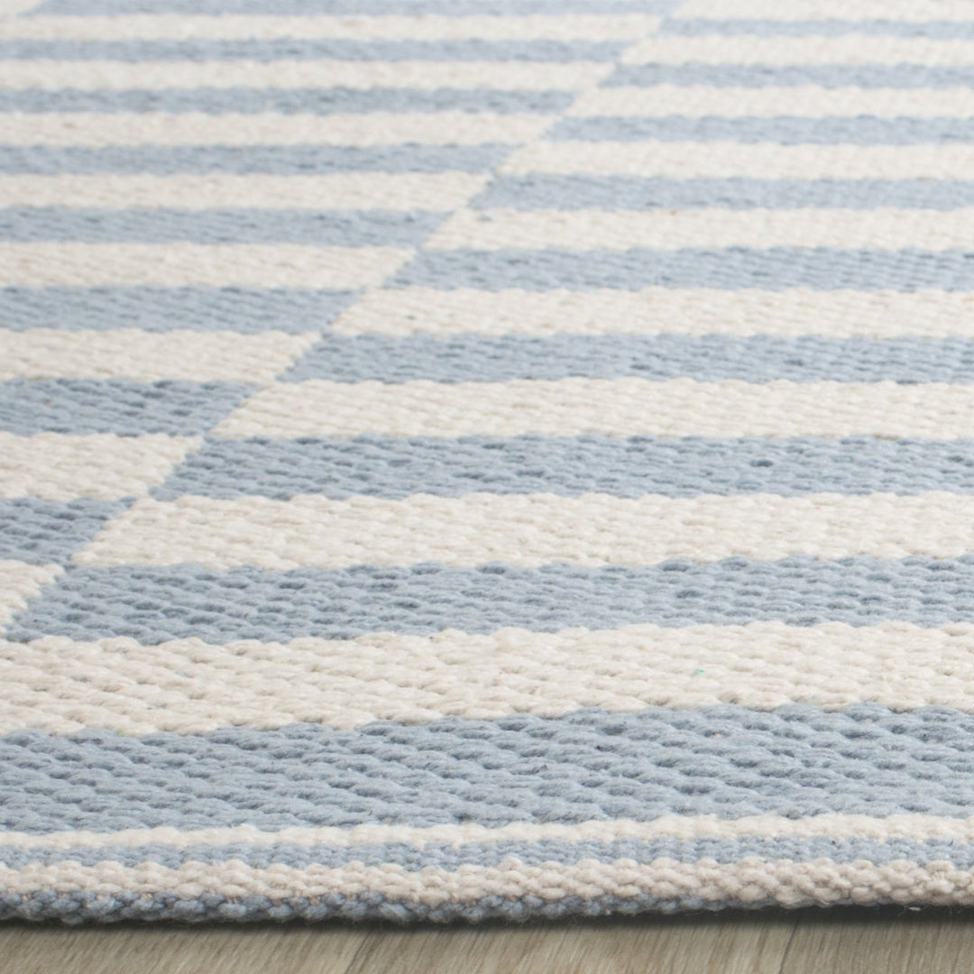 SAFAVIEH Montauk MTK715B Handwoven Ivory /Light Blue Rug Image 4