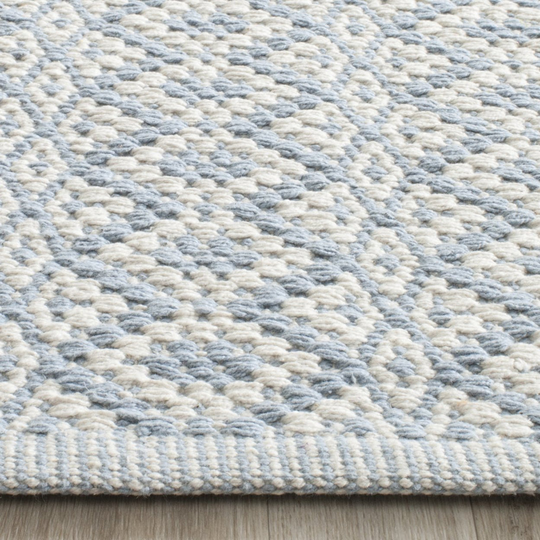 SAFAVIEH Montauk MTK716B Handwoven Ivory /Light Blue Rug Image 4