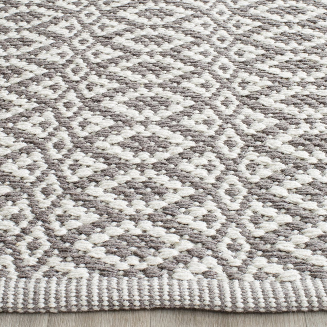 SAFAVIEH Montauk MTK716A Handwoven Ivory / Grey Rug Image 7