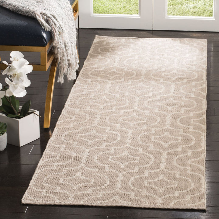 SAFAVIEH Montauk MTK722A Handwoven Grey / Ivory Rug Image 3