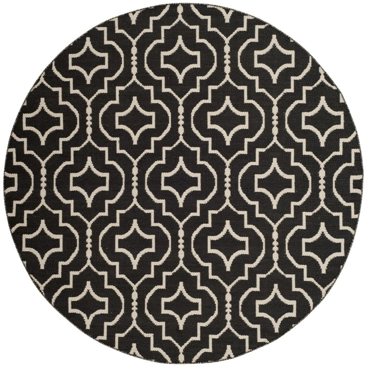 SAFAVIEH Montauk MTK722D Handwoven Black / Ivory Rug Image 1