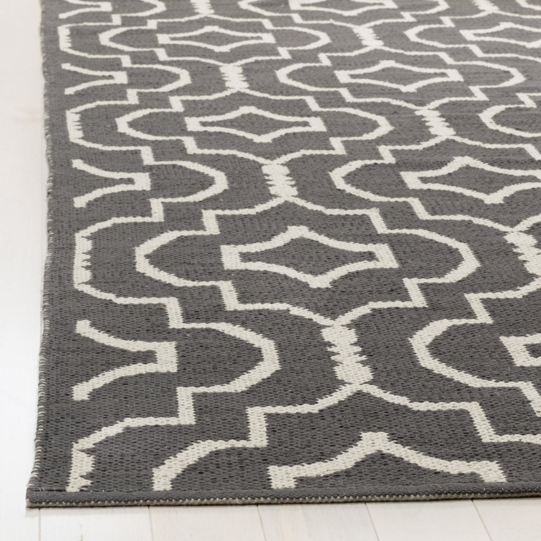 SAFAVIEH Montauk MTK722E Handwoven Dark Grey / Ivory Rug Image 7