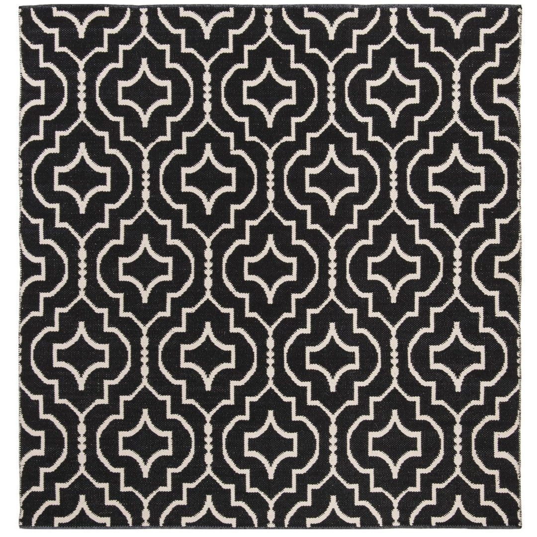 SAFAVIEH Montauk MTK722D Handwoven Black / Ivory Rug Image 1