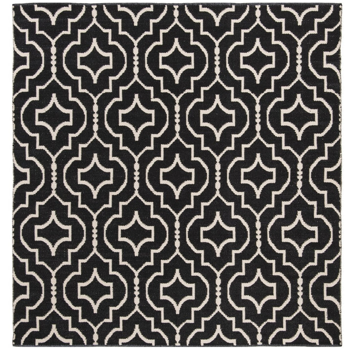 SAFAVIEH Montauk MTK722D Handwoven Black / Ivory Rug Image 1