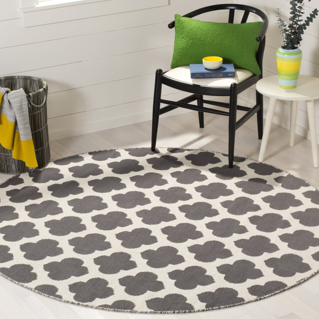 SAFAVIEH Montauk MTK723E Handwoven Dark Grey / Ivory Rug Image 2