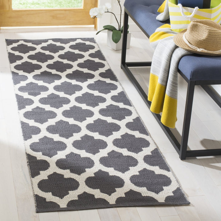 SAFAVIEH Montauk MTK723E Handwoven Dark Grey / Ivory Rug Image 3