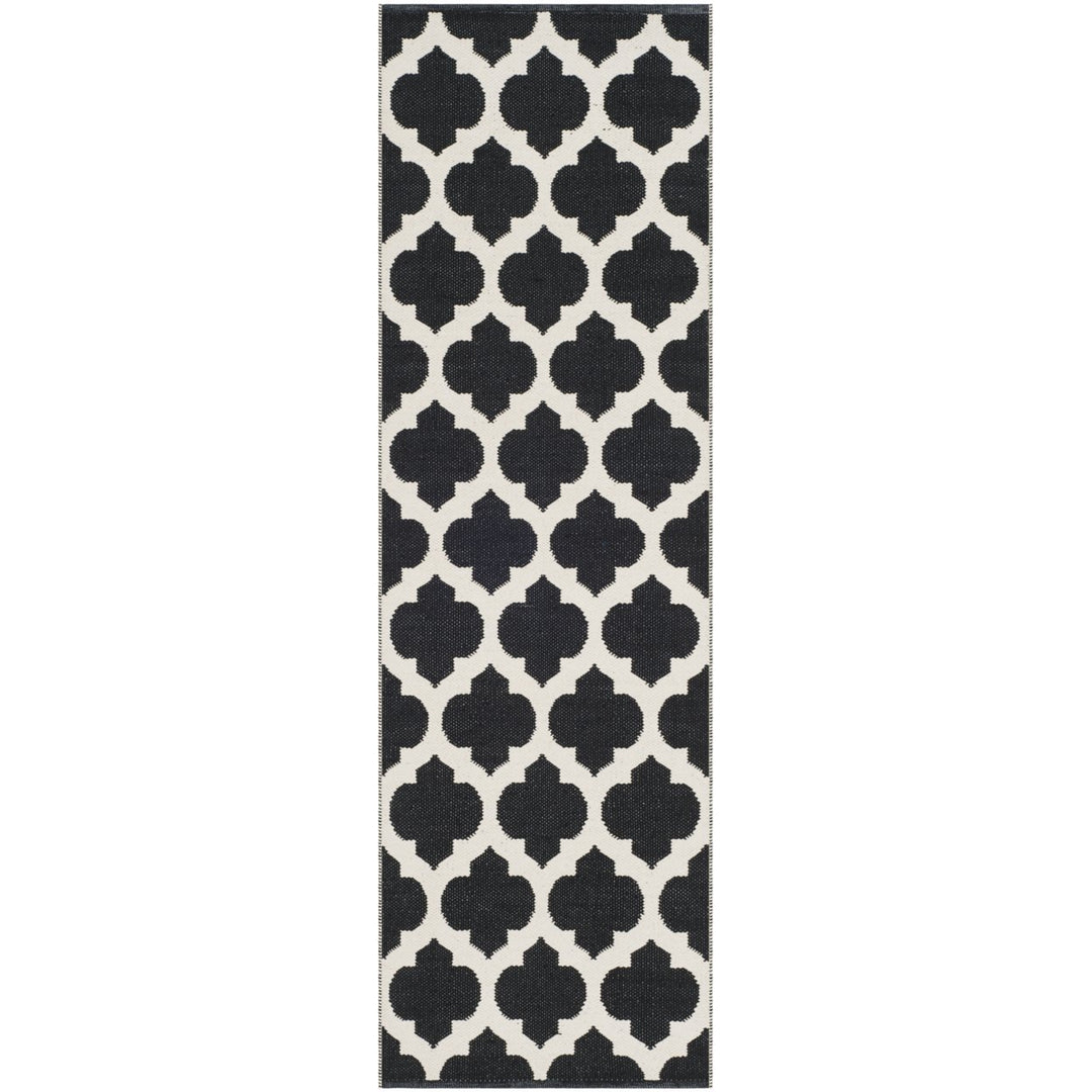 SAFAVIEH Montauk MTK723D Handwoven Black / Ivory Rug Image 1